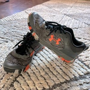 Under Armour Boys shoes